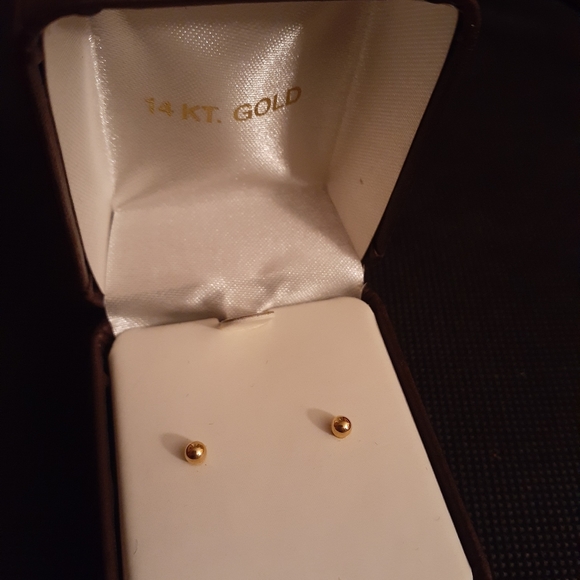 14 kt. Gold Stud Earrings (4mm gold balls) - Picture 2 of 6